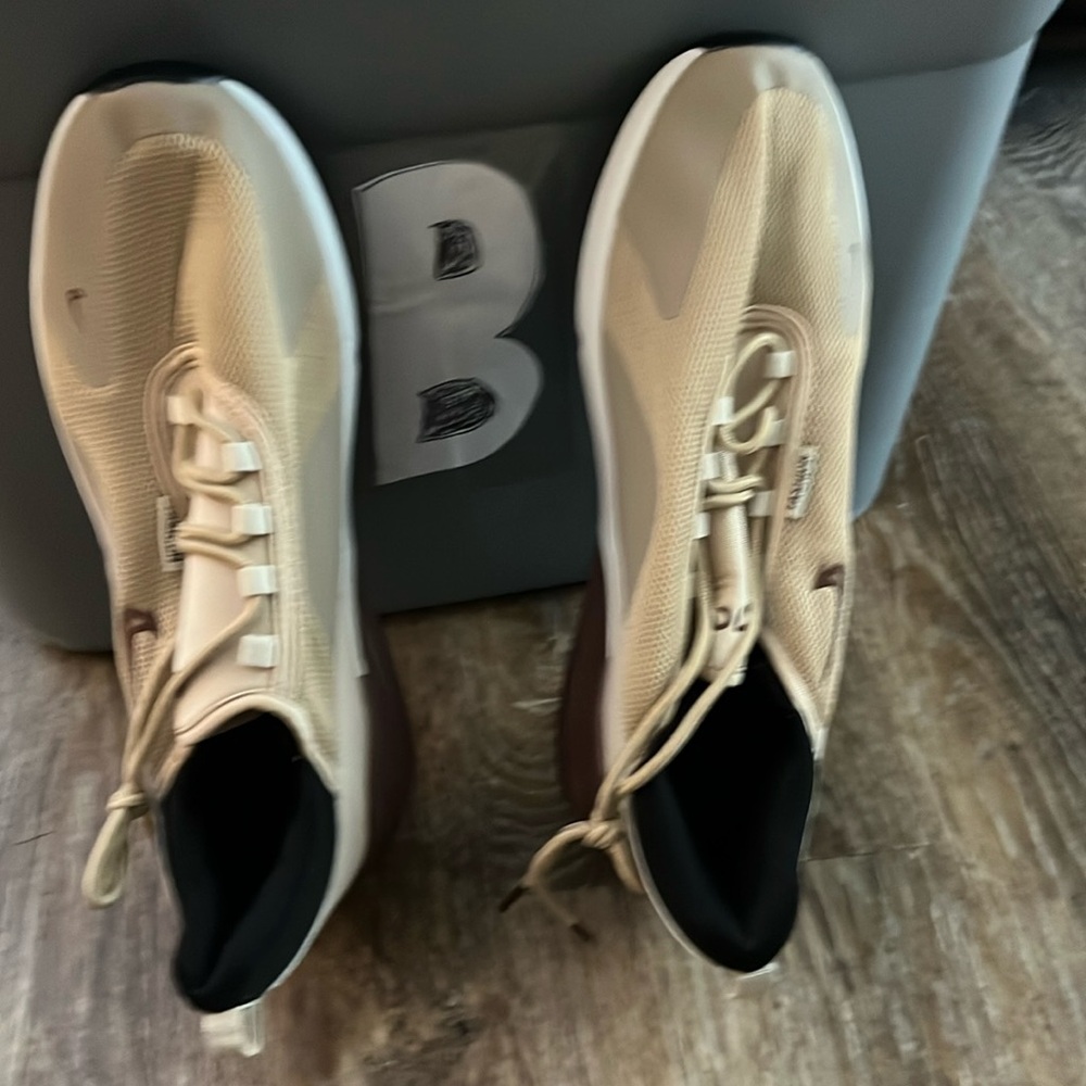 Generic air, men's size 12 burgundy and tan, never worn